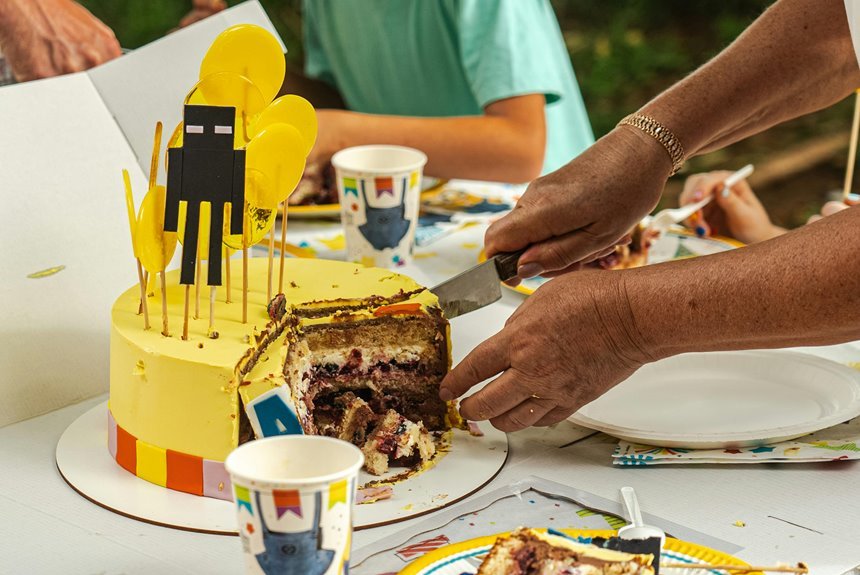 how many people per eighth inch cake